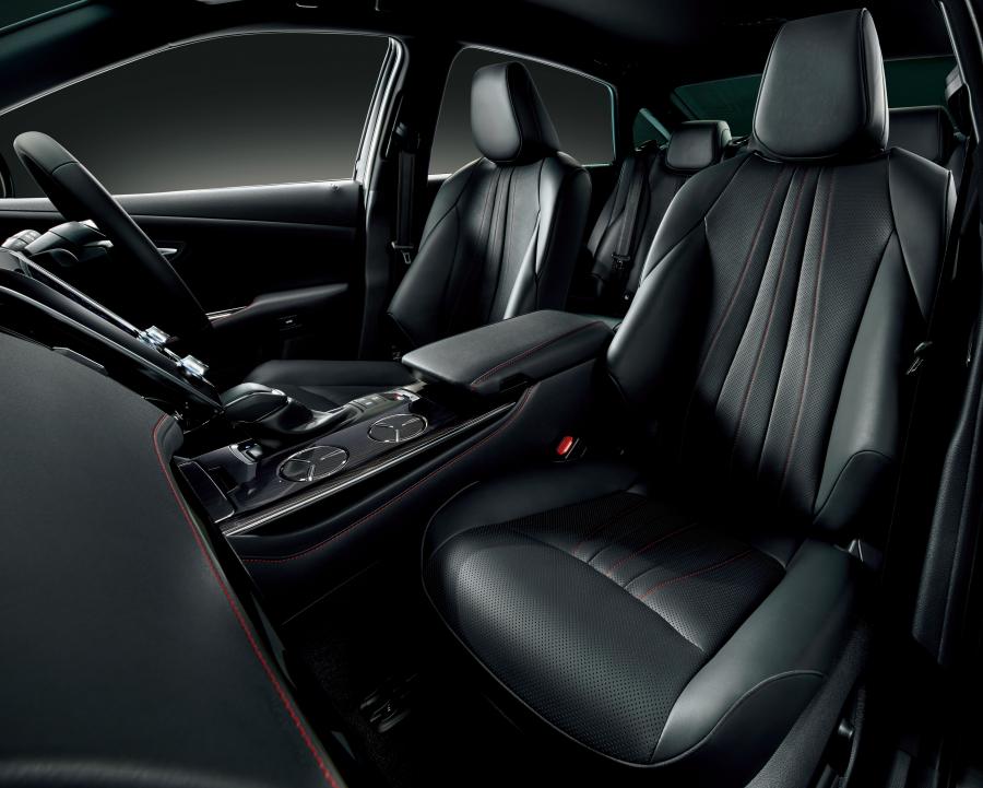 Интерьер Toyota Crown S Sport Style 2020 года  (фото 2 из 4)